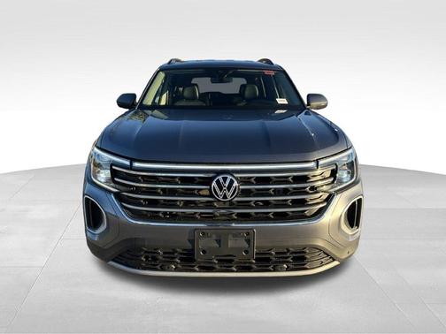 Platinum Gray Metallic 2024 Volkswagen Atlas 2.0T SE w/Technology