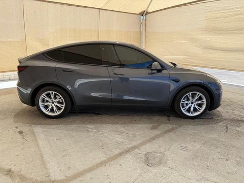 Pearl White Multi 2023 Tesla Model Y Long Range