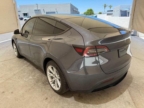 Pearl White Multi 2023 Tesla Model Y Long Range