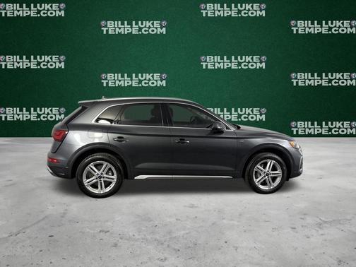 Daytona Gray Pearl Effect 2024 Audi Q5 e 55 S line quattro Premium