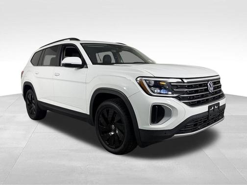 Pure White 2024 Volkswagen Atlas 2.0T SE w/Technology