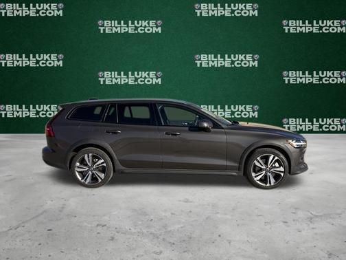 2025 Volvo V60 Cross Country B5 Plus