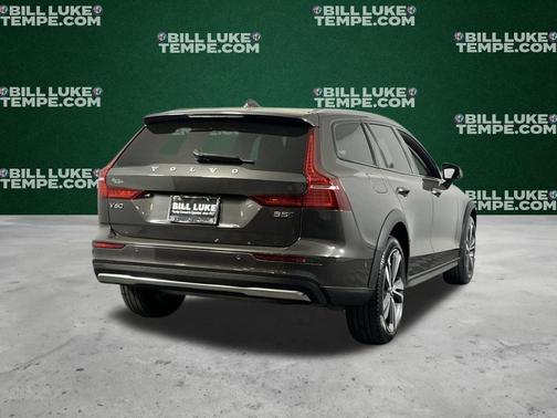 2025 Volvo V60 Cross Country B5 Plus