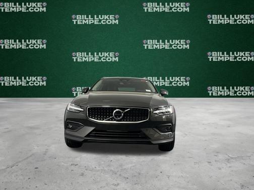 2025 Volvo V60 Cross Country B5 Plus