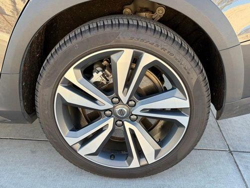 2025 Volvo V60 Cross Country B5 Plus