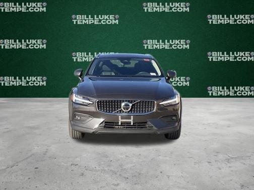 2025 Volvo V60 Cross Country B5 Plus