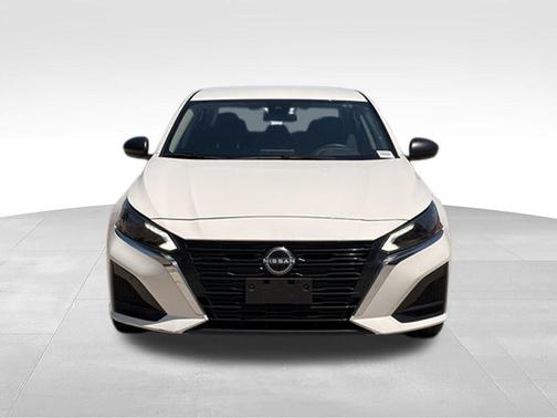 Glacier White 2025 Nissan Altima SV
