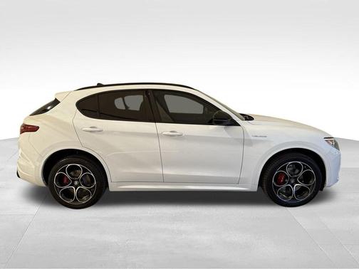 Alfa White 2023 Alfa Romeo Stelvio Veloce