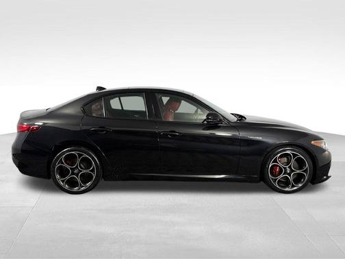 Vulcano Black Metallic 2023 Alfa Romeo Giulia Veloce