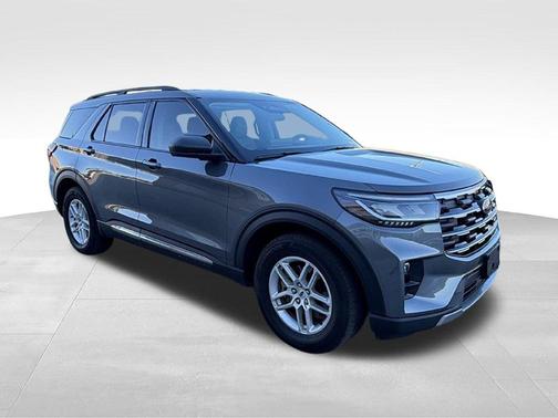 Carbonized Gray Metallic 2025 Ford Explorer Active