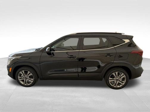 Cherry Black 2023 Kia Seltos S
