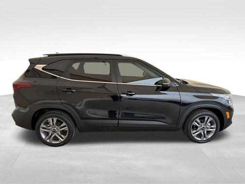 Cherry Black 2023 Kia Seltos S
