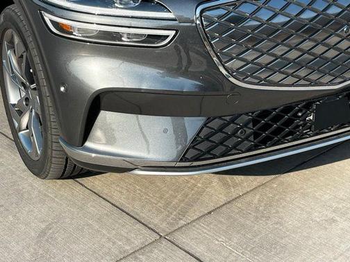 2023 Genesis Electrified GV70 Advanced