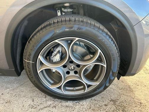 2025 Alfa Romeo Stelvio Base