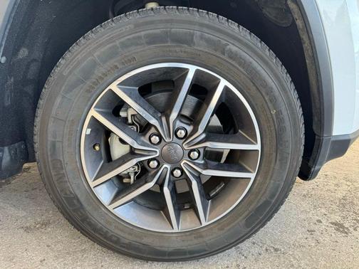 2019 Jeep Grand Cherokee Laredo E