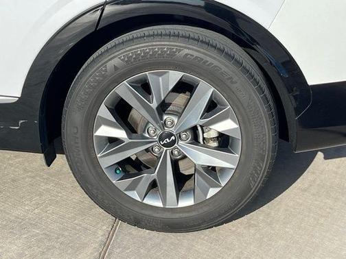 Glacial White Pearl 2023 Kia Sportage SX