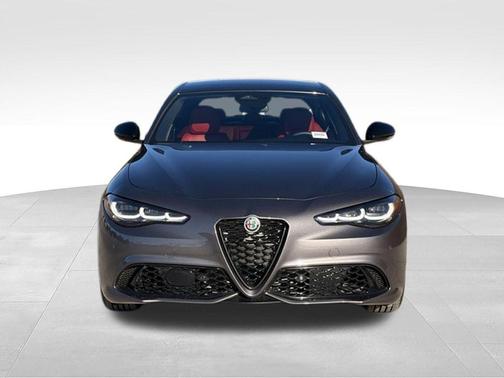 Vesuvio Gray Metallic 2025 Alfa Romeo Giulia Veloce