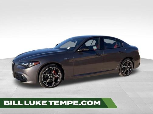 Vesuvio Gray Metallic 2025 Alfa Romeo Giulia Veloce