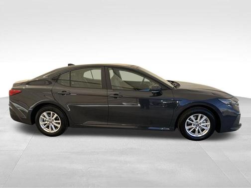 UNDERGROUND 2025 Toyota Camry LE