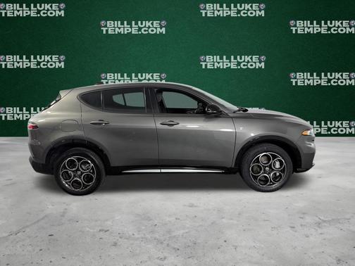 Metallic 2024 Alfa Romeo Tonale Ti
