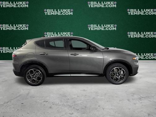 Metallic 2024 Alfa Romeo Tonale Ti