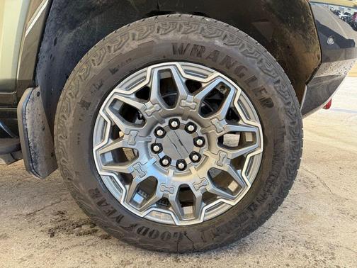 Green Matte 2024 GMC HUMMER EV SUV 3X