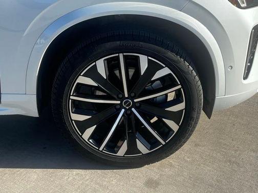 2025 Volvo XC90 B6 Plus 7-Seater