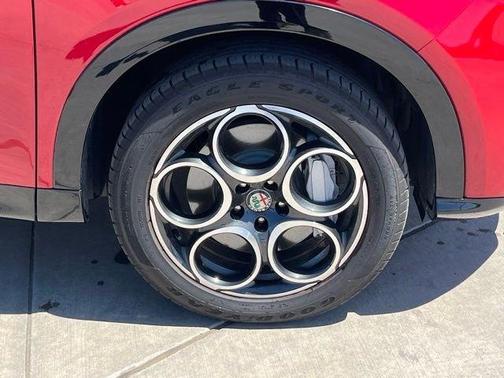 Rosso 2024 Alfa Romeo Tonale Ti