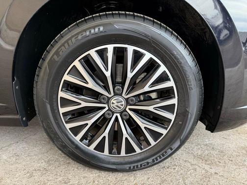 Deep Black Pearl Effect 2019 Volkswagen Jetta 1.4T SEL