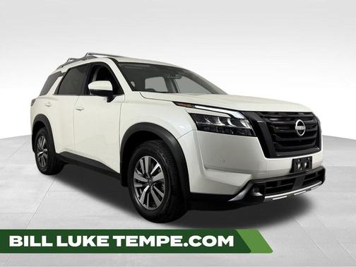 White 2023 Nissan Pathfinder SL