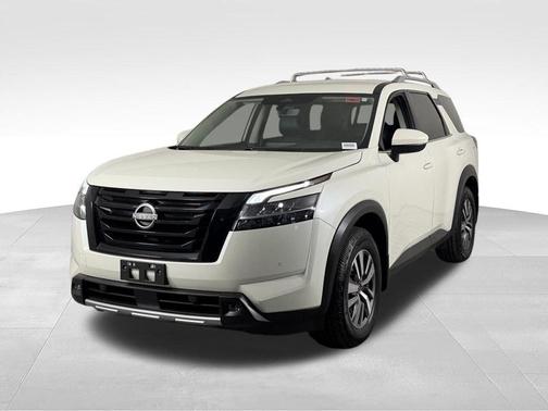 White 2023 Nissan Pathfinder SL
