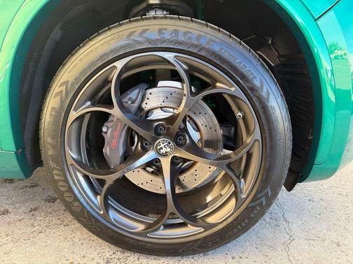 2024 Alfa Romeo Stelvio Quadrifoglio