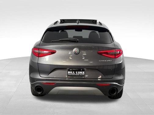 Vesuvio Gray Metallic 2023 Alfa Romeo Stelvio Ti
