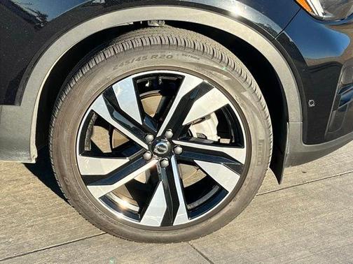 Black 2025 Volvo XC40 B5 Plus Dark Theme