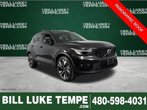 Onyx Black Metallic 2025 Volvo XC40 B5 Plus Dark Theme