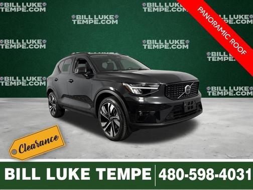 Onyx Black Metallic 2025 Volvo XC40 B5 Plus Dark Theme