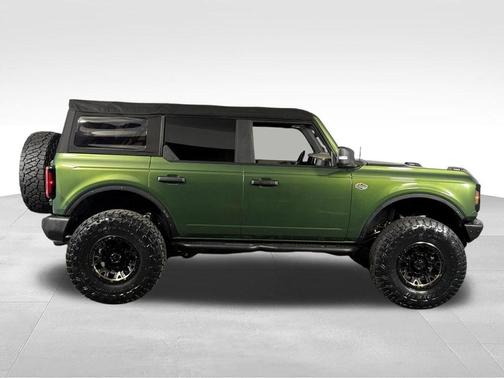 Eruption Green Metallic 2022 Ford Bronco Wildtrak