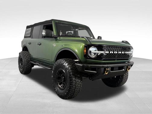 Eruption Green Metallic 2022 Ford Bronco Wildtrak
