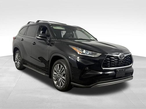 Midnight Black Metallic 2024 Toyota Highlander Platinum