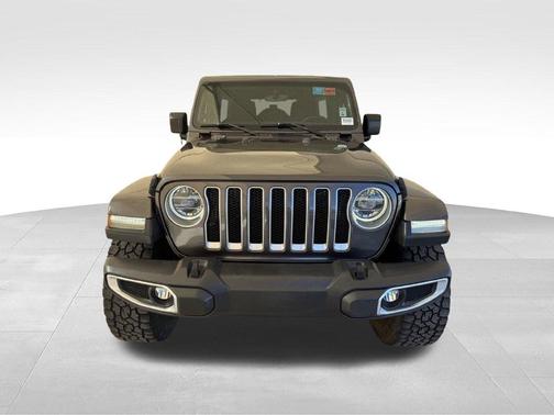 Crystal Metallic 2018 Jeep Wrangler Unlimited Sahara