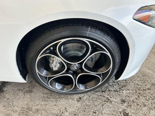 2025 Alfa Romeo Giulia Base