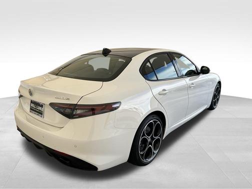 2025 Alfa Romeo Giulia Base