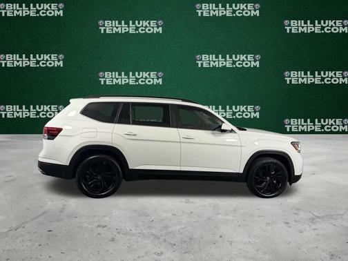 Pure White 2022 Volkswagen Atlas 2.0T SE w/Technology