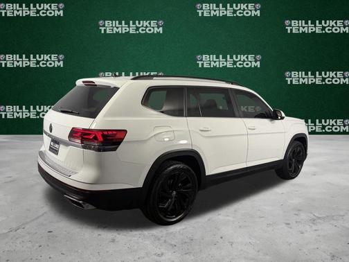 Pure White 2022 Volkswagen Atlas 2.0T SE w/Technology