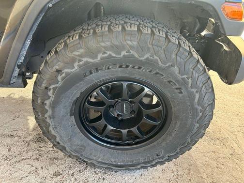 2022 Jeep Gladiator Sport