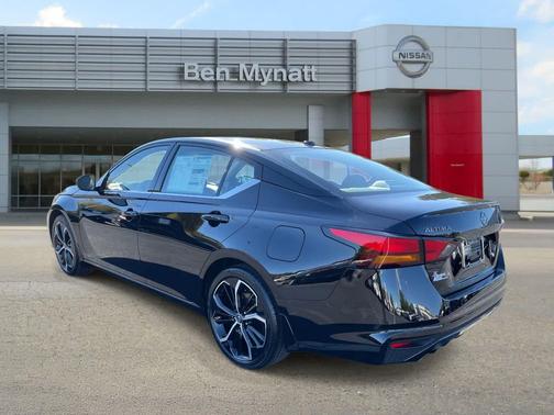 2025 Nissan Altima SR FWD