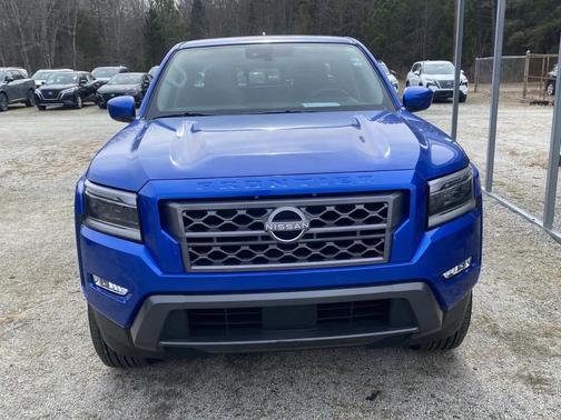 2024 Nissan Frontier SL