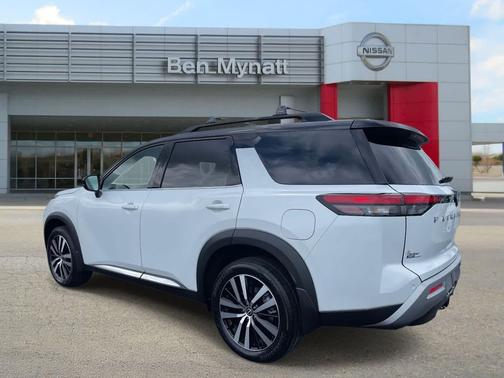2025 Nissan Pathfinder Platinum 4WD