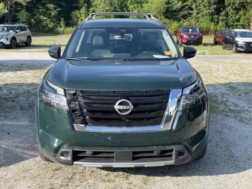 2023 Nissan Pathfinder SL 4WD