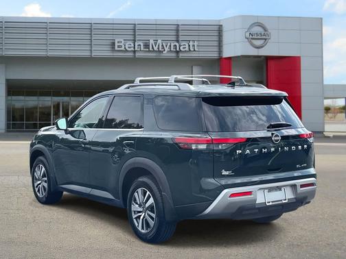 2023 Nissan Pathfinder SL 4WD